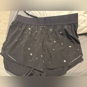 lululemon hotty hot logo shorts